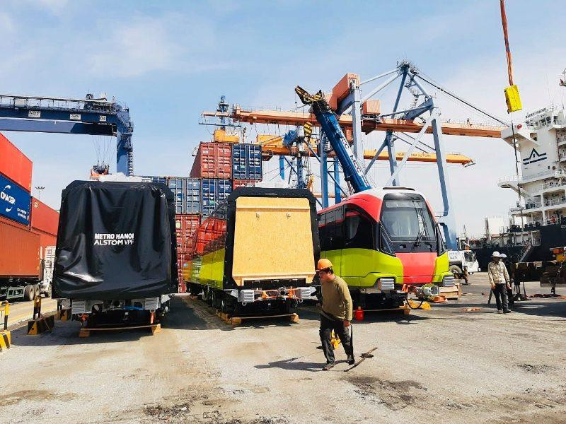 Đoàn tàu thứ 6 tuyến metro Nhổn-Ga Hà Nội vừa cập cảng Hải Phòng sáng nay, 21/6