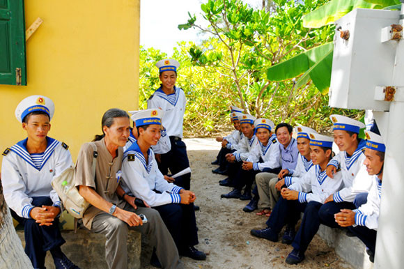 Dành trọn tình yêu cho Trường Sa - biển trời thiêng liêng của Tổ quốc ảnh 4