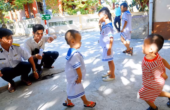 Dành trọn tình yêu cho Trường Sa - biển trời thiêng liêng của Tổ quốc ảnh 10