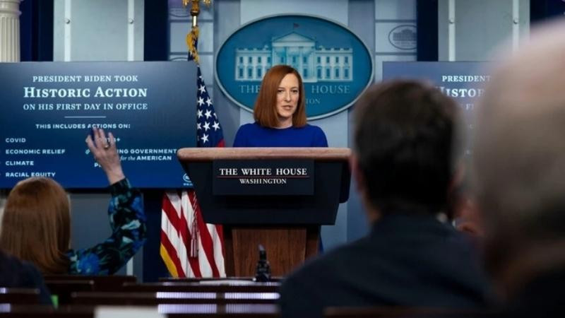 Thư ký báo chí Nhà Trắng Jen Psaki trong buổi họp báo đầu tiên của chính quyền Joe Biden, ngày 20-1-2021 Thư ký báo chí Nhà Trắng Jen Psaki trong buổi họp báo đầu tiên của chính quyền Joe Biden, ngày 20-1-2021