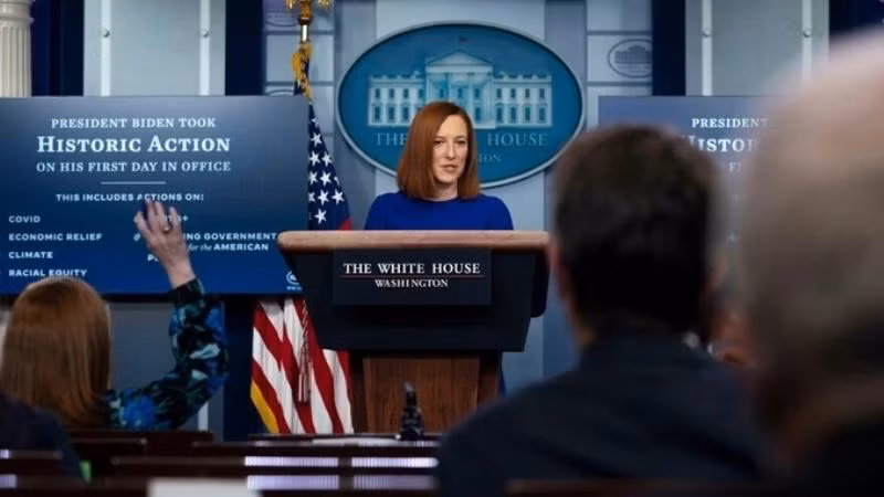 Thư ký báo chí Nhà Trắng Jen Psaki trong buổi họp báo đầu tiên của chính quyền Joe Biden, ngày 20-1-2021