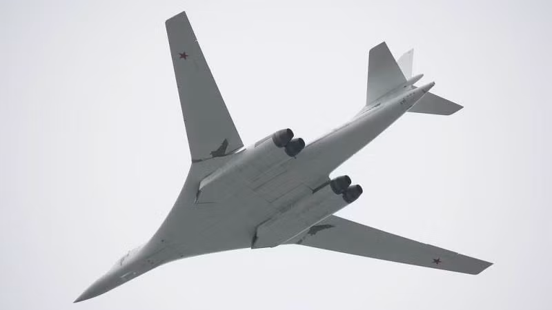Máy bay ném bom chiến lược Tu-160 của Nga