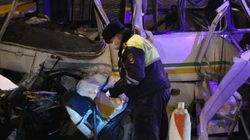 Hiện trường vụ tai nạn giao thông xảy ra ở ngoại ô Matxcơva, Nga, ngày 11-1-2021