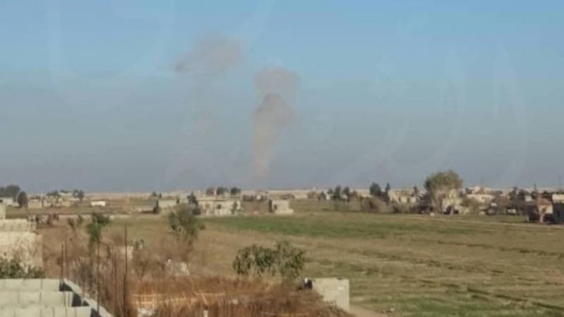 Khói bốc lên sau cuộc tấn công nhằm vào căn cứ Mỹ ở tỉnh Deir ez-Zor của Syria, ngày 1-1-2021 Khói bốc lên sau cuộc tấn công nhằm vào căn cứ Mỹ ở tỉnh Deir ez-Zor của Syria, ngày 1-1-2021