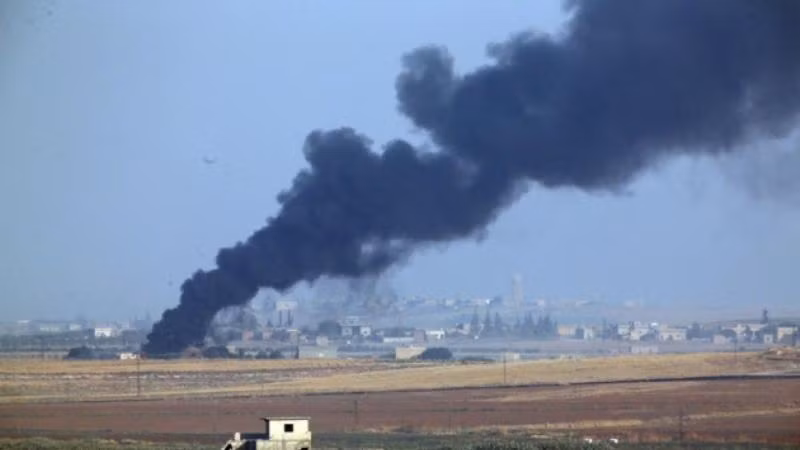 Khói đen bốc cao sau một vụ không kích của Nga ở Syria