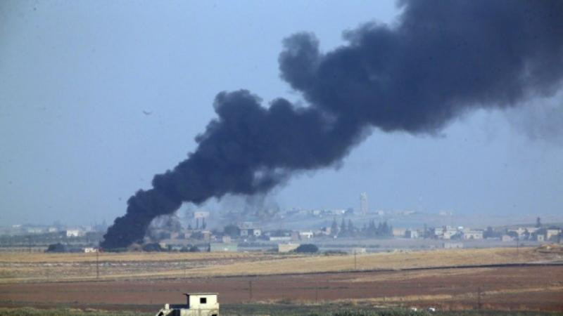 Khói đen bốc cao sau một vụ không kích của Nga ở Syria