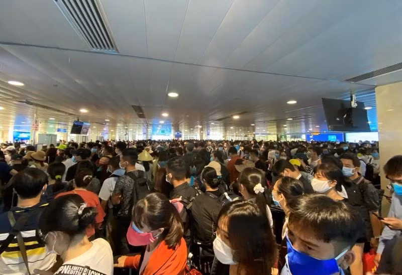 Sân bay Tân Sơn Nhất xảy ra tình trạng ùn tắc nhiều ngày nay
