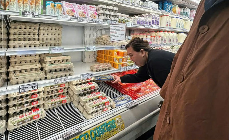 Người tiêu dùng Mỹ có xu hướng thắt lưng buộc bụng do căng thẳng và bất ổn từ chính sách thuế quan