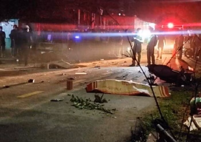 Hiện trường vụ TNGT hai xe máy đâm nhau tại Huế làm 3 người chết, 1 người bị thương nặng