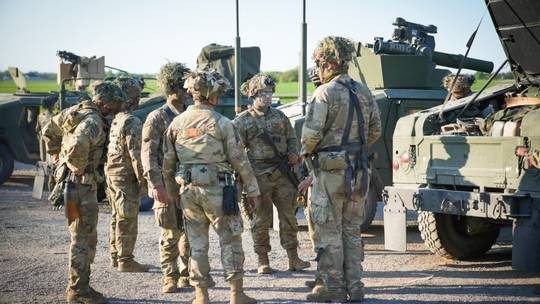 Binh sĩ Mỹ tham gia một cuộc tập trận gần Tapa, Estonia Binh sĩ Mỹ tham gia một cuộc tập trận gần Tapa, Estonia