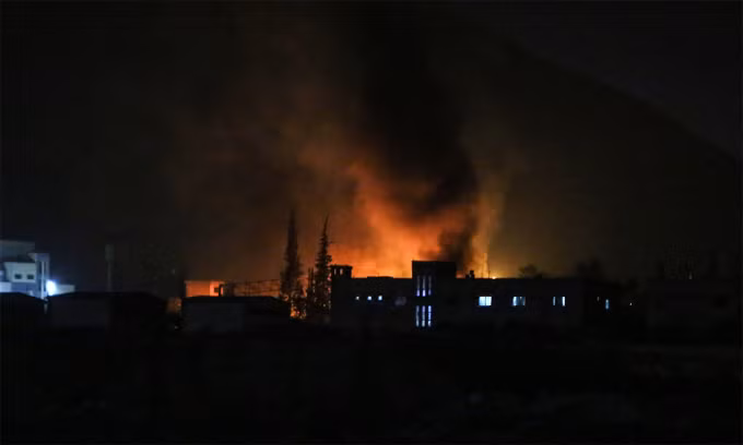 Khói bốc lên tại Thủ đô Damascus (Syria) sau đòn không kích của Israel tháng 12-2024. Ảnh minh họa Khói bốc lên tại Thủ đô Damascus (Syria) sau đòn không kích của Israel tháng 12-2024. Ảnh minh họa