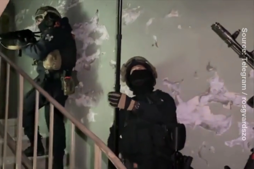 Lực lượng đặc nhiệm và Vệ binh Quốc gia Nga nhanh chóng có mặt tại hiện trường vụ nổ súng Lực lượng đặc nhiệm và Vệ binh Quốc gia Nga nhanh chóng có mặt tại hiện trường vụ nổ súng