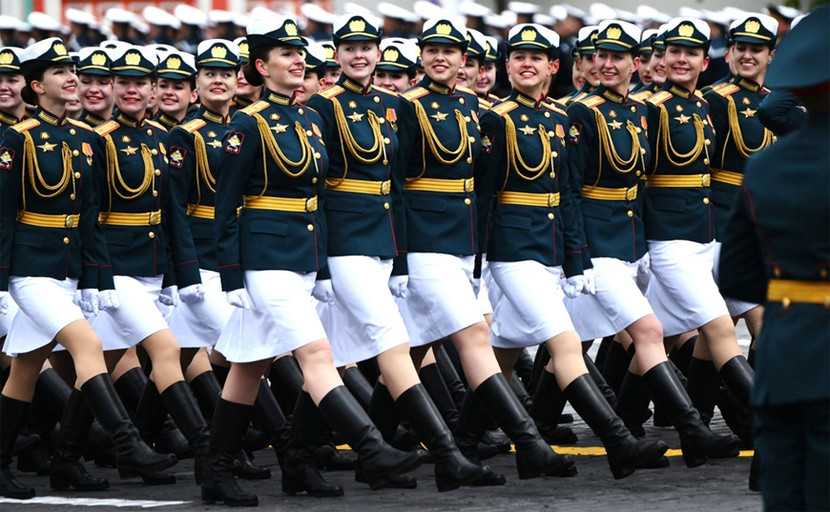 Các nữ quân nhân Nga tham gia duyệt binh ở Quảng trường Đỏ năm 2024