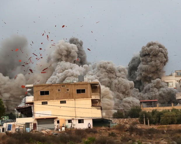 Tên lửa của Israel phát nổ tại thị trấn Tayr Debba, miền Nam Lebanon