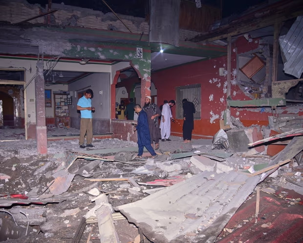 Một ngôi nhà bị hư hại sau cuộc tấn công tên lửa vào Muzaffarabad, thủ phủ khu vực Kashmir do Pakistan kiểm soát Một ngôi nhà bị hư hại sau cuộc tấn công tên lửa vào Muzaffarabad, thủ phủ khu vực Kashmir do Pakistan kiểm soát