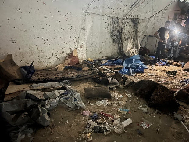 Lều dành cho các phóng viên bên ngoài bệnh viện al-Shifa ở thành phố Gaza City bị tấn công vào tối 10-8