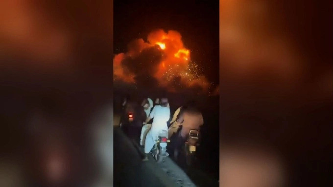 Hình ảnh được chia sẻ trên mạng xã hội X ngày 7-5 về khoảnh khắc tên lửa đánh trúng Bahawalpur, Punjab, Pakistan Hình ảnh được chia sẻ trên mạng xã hội X ngày 7-5 về khoảnh khắc tên lửa đánh trúng Bahawalpur, Punjab, Pakistan