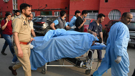 Một du khách bị thương trong vụ tấn công hồi tháng 4 được đưa đến bệnh viện điều trị Một du khách bị thương trong vụ tấn công hồi tháng 4 được đưa đến bệnh viện điều trị