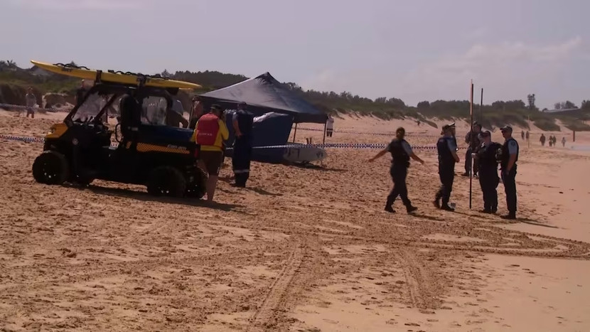 Cảnh sát có mặt tại bãi biển Long Reef sau vụ cá mập tấn công Cảnh sát có mặt tại bãi biển Long Reef sau vụ cá mập tấn công