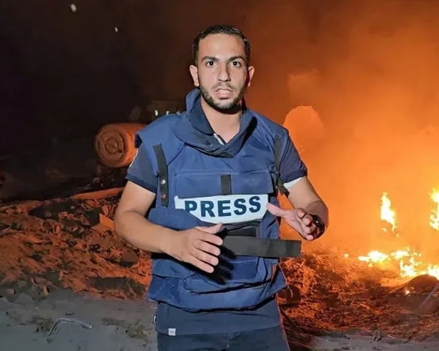 Anas al-Sharif, một trong những phóng viên nổi bật nhất của Al Jazeera tác nghiệp tại Dải Gaza