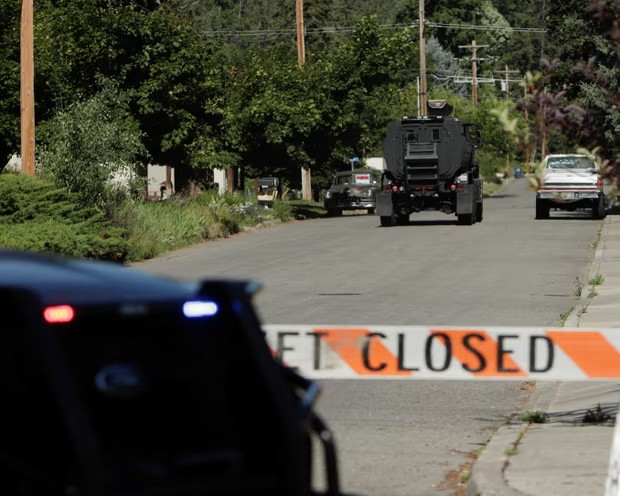 Lính cứu hỏa bị tấn công khi đang ứng phó với vụ hỏa hoạn ở phía Bắc Idaho Lính cứu hỏa bị tấn công khi đang ứng phó với vụ hỏa hoạn ở phía Bắc Idaho