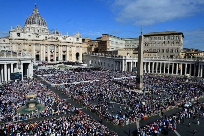 Quảng trường Thánh Peter trong lễ nhậm chức của tân Giáo hoàng