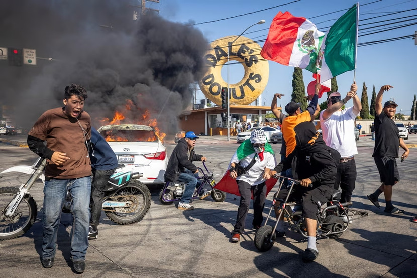 Người biểu tình tại Paramount, Los Angeles