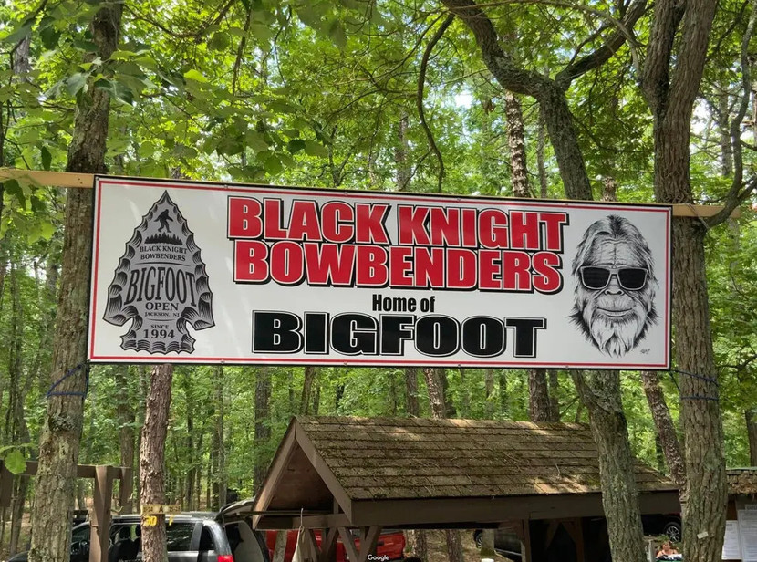 Nhiều người bị sét đánh tại địa điểm bắn cung Black Knight Bowbenders