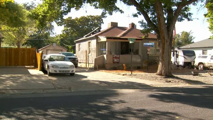 Thiết bị khả nghi được tìm thấy dưới gầm xe của hãng FOX 13 News đỗ gần một tòa nhà đang có người ở