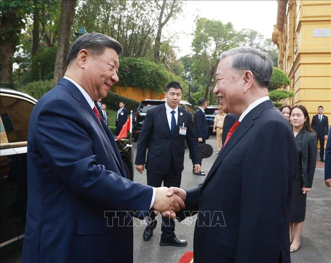 Tổng Bí thư Tô Lâm đón Tổng Bí thư, Chủ tịch nước Trung Quốc Tập Cận Bình. Ảnh: Thống Nhất/TTXVN Tổng Bí thư Tô Lâm đón Tổng Bí thư, Chủ tịch nước Trung Quốc Tập Cận Bình. Ảnh: Thống Nhất/TTXVN