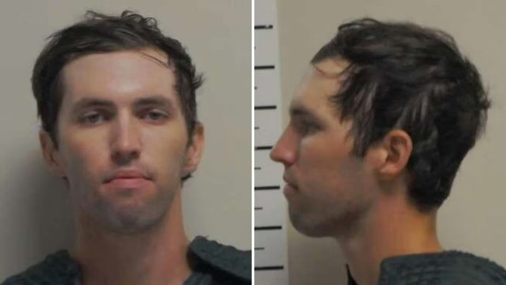 Tyler Robinson, 22 tuổi, nghi phạm ám sát nhà hoạt động chính trị Charlie Kirk Tyler Robinson, 22 tuổi, nghi phạm ám sát nhà hoạt động chính trị Charlie Kirk