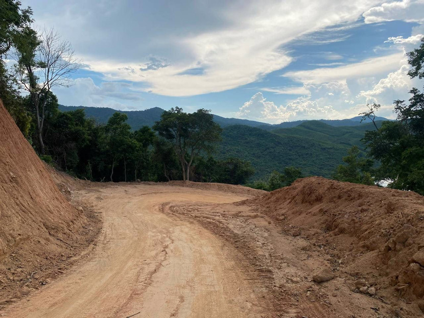 Một phần đường công vụ do Tập đoàn Đèo Cả mở để thi công cao tốc Quảng Ngãi- Hoài Nhơn Một phần đường công vụ do Tập đoàn Đèo Cả mở để thi công cao tốc Quảng Ngãi- Hoài Nhơn