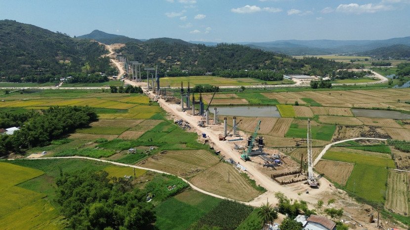 Tiến độ thi công cao tốc Quy Nhơn- Chí Thạnh bị chậm, Bộ Xây dựng vừa nhắc nhở loạt nhà thầu Tiến độ thi công cao tốc Quy Nhơn- Chí Thạnh bị chậm, Bộ Xây dựng vừa nhắc nhở loạt nhà thầu