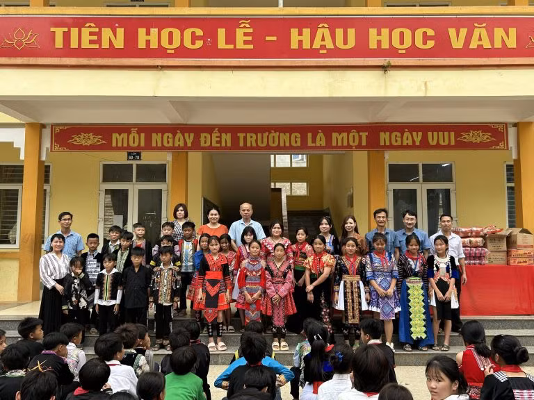 Trao tặng sản phẩm cho các đơn vị bếp ăn trường học tại Thanh Hóa, Hà Tĩnh