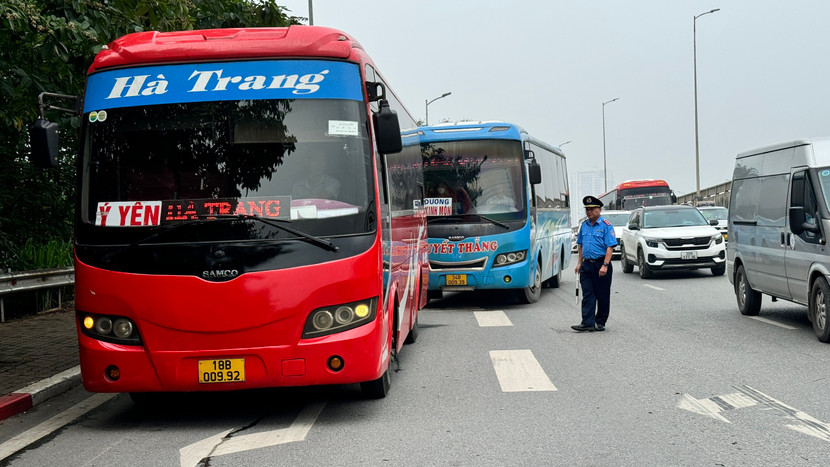 Thanh tra GTVT xử lý bến cóc trên đường Đỗ Mười, quận Hoàng Mai Thanh tra GTVT xử lý bến cóc trên đường Đỗ Mười, quận Hoàng Mai
