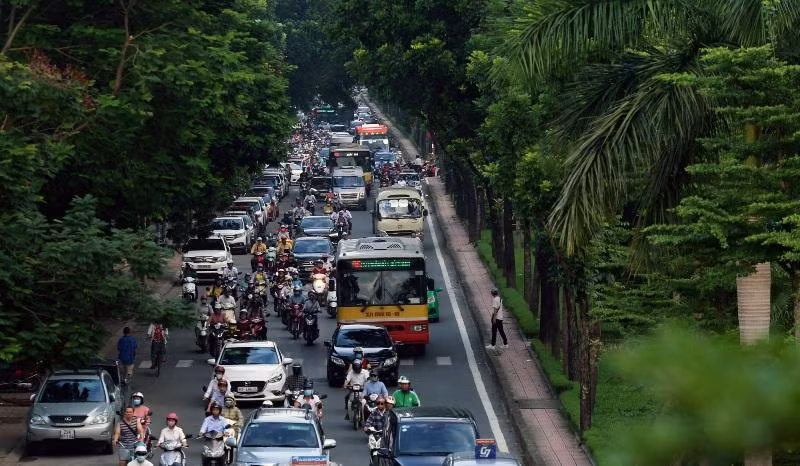 Đường Hoàng Quốc Việt sẽ xén dải phân cách giữa để mở rộng mặt đường Đường Hoàng Quốc Việt sẽ xén dải phân cách giữa để mở rộng mặt đường