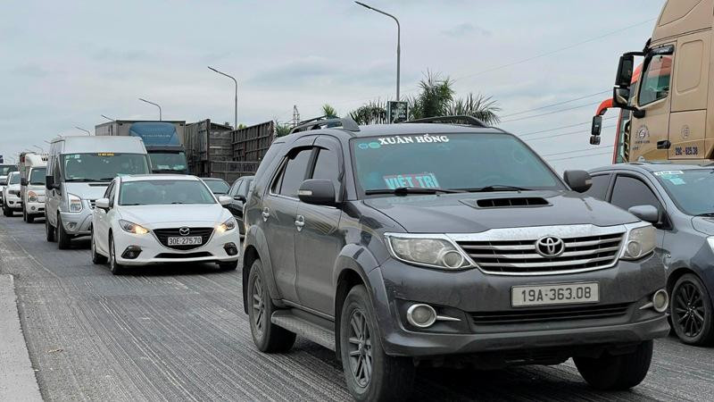 Chính phủ giao 5 thành phố trực thuộc Trung ương đẩy nhanh xây dựng Đề án thu phí phương tiện cơ giới vào nội đô để hạn chế ùn tắc Chính phủ giao 5 thành phố trực thuộc Trung ương đẩy nhanh xây dựng Đề án thu phí phương tiện cơ giới vào nội đô để hạn chế ùn tắc