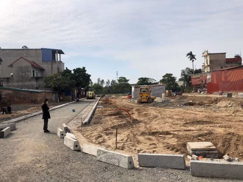 Hạ tầng khu đất xen két tại Đại Áng, Thanh Trì dù ngày 20/11 đã tổ chức đấu giá xong nhưng ngày 25/11 vẫn ngồn ngang Hạ tầng khu đất xen két tại Đại Áng, Thanh Trì dù ngày 20/11 đã tổ chức đấu giá xong nhưng ngày 25/11 vẫn ngồn ngang