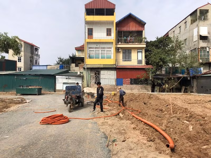 Đại diện huyện Thanh Trì cho biết, sẽ đẩy nhanh việc hoàn thiện hạ tầng bàn giao cho những người đã trúng giá Đại diện huyện Thanh Trì cho biết, sẽ đẩy nhanh việc hoàn thiện hạ tầng bàn giao cho những người đã trúng giá