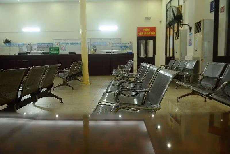 Trong ngày thường, lượng khách đi lại cũng ít ỏi Trong ngày thường, lượng khách đi lại cũng ít ỏi