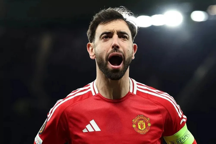 2. Bruno Fernandes (Manchester United và đội tuyển Bồ Đào Nha) Dù MU không đá Club World Cup, Fernandes vẫn xếp nhì nhờ sự bền bỉ khó tin. Một lần nữa, anh khẳng định biệt danh “người không phổi” là hoàn toàn xứng đáng với 5.994 phút thi đấu. Fernandes luôn ra sân với quyết tâm cao nhất, đóng vai trò hạt nhân trong mọi pha triển khai bóng ở đội của mình. 2. Bruno Fernandes (Manchester United và đội tuyển Bồ Đào Nha) Dù MU không đá Club World Cup, Fernandes vẫn xếp nhì nhờ sự bền bỉ khó tin. Một lần nữa, anh khẳng định biệt danh “người không phổi” là hoàn toàn xứng đáng với 5.994 phút thi đấu. Fernandes luôn ra sân với quyết tâm cao nhất, đóng vai trò hạt nhân trong mọi pha triển khai bóng ở đội của mình.