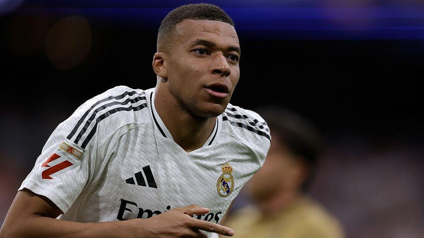 10. Kylian Mbappe (Real Madrid và đội tuyển Pháp). Khối lượng vận động lớn không làm giảm đi tốc độ và độ sát thương trước khung thành của ngôi sao người Pháp. Với 5.527 phút thi đấu, Mbappe lọt top 10 và cho thấy tầm quan trọng của mình ở câu lạc bộ lẫn đội tuyển quốc gia. 10. Kylian Mbappe (Real Madrid và đội tuyển Pháp). Khối lượng vận động lớn không làm giảm đi tốc độ và độ sát thương trước khung thành của ngôi sao người Pháp. Với 5.527 phút thi đấu, Mbappe lọt top 10 và cho thấy tầm quan trọng của mình ở câu lạc bộ lẫn đội tuyển quốc gia.