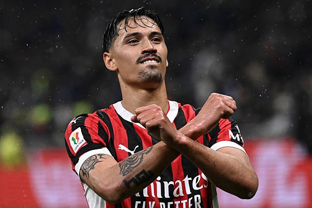5. Tijjani Reijnders (AC Milan, Man City và đội tuyển Hà Lan) Tiền vệ người Hà Lan có 1 năm chuyển mình mạnh mẽ ở AC Milan trước khi gia nhập Man City (với 5.787 phút). Anh luôn có mặt trong cả tấn công lẫn phòng ngự. Reijnders cũng đá chính liên tục ở các trận quốc tế, giúp anh lọt vào top 5. 5. Tijjani Reijnders (AC Milan, Man City và đội tuyển Hà Lan) Tiền vệ người Hà Lan có 1 năm chuyển mình mạnh mẽ ở AC Milan trước khi gia nhập Man City (với 5.787 phút). Anh luôn có mặt trong cả tấn công lẫn phòng ngự. Reijnders cũng đá chính liên tục ở các trận quốc tế, giúp anh lọt vào top 5.