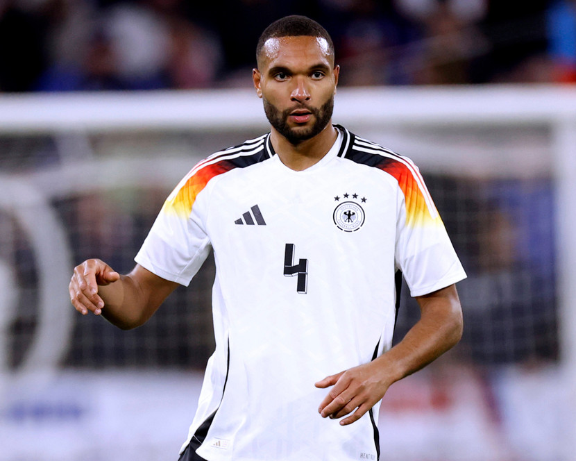 9. Jonathan Tah (Leverkusen và đội tuyển Đức) Một trong những bất ngờ là sự xuất hiện của Jonathan Tah - trung vệ chơi chắc chắn, ổn định và ít mắc sai lầm. Tah ra sân thường xuyên trong màu áo Leverkusen trước khi chơi cho Bayern (5.544 phút), góp phần giúp anh lọt top 10 người thi đấu nhiều nhất mùa giải. 9. Jonathan Tah (Leverkusen và đội tuyển Đức) Một trong những bất ngờ là sự xuất hiện của Jonathan Tah - trung vệ chơi chắc chắn, ổn định và ít mắc sai lầm. Tah ra sân thường xuyên trong màu áo Leverkusen trước khi chơi cho Bayern (5.544 phút), góp phần giúp anh lọt top 10 người thi đấu nhiều nhất mùa giải.