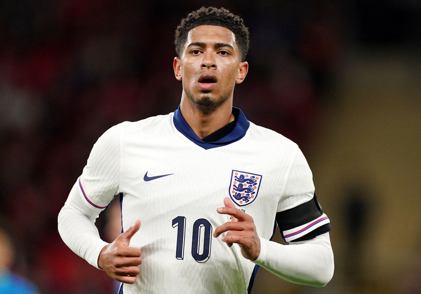 7. Jude Bellingham (Real Madrid và đội tuyển Anh) Cầu thủ 21 tuổi người Anh trải qua mùa giải bùng nổ trong màu áo Real Madrid. Bellingham không chỉ ghi bàn và kiến tạo đều đặn mà còn thi đấu gần như không nghỉ, kể cả khi lên tuyển Anh (5.707 phút). Lối chơi giàu năng lượng, tinh thần chiến đấu máu lửa giúp anh góp mặt trong nhóm cầu thủ thi đấu nhiều nhất. 7. Jude Bellingham (Real Madrid và đội tuyển Anh) Cầu thủ 21 tuổi người Anh trải qua mùa giải bùng nổ trong màu áo Real Madrid. Bellingham không chỉ ghi bàn và kiến tạo đều đặn mà còn thi đấu gần như không nghỉ, kể cả khi lên tuyển Anh (5.707 phút). Lối chơi giàu năng lượng, tinh thần chiến đấu máu lửa giúp anh góp mặt trong nhóm cầu thủ thi đấu nhiều nhất.