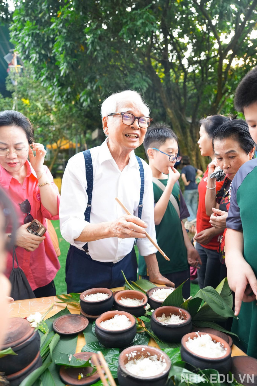 Nhà giáo,Tiến sĩ Nguyễn Văn Hòa -Chủ tịch Hội đồng trường liên cấp Nguyễn Bỉnh Khiêm tham gia các hoạt động trải nghiệm gắn kết gia đình học sinh nhà trường