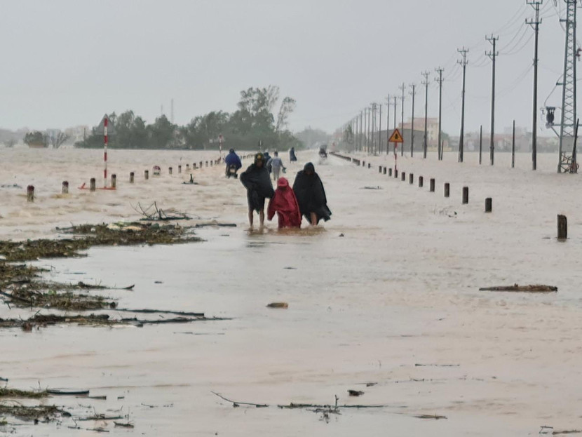 Khu vực Trung bộ từ đêm nay đón đợt mưa cực lớn, nhiều nơi lên đến 600mm Khu vực Trung bộ từ đêm nay đón đợt mưa cực lớn, nhiều nơi lên đến 600mm