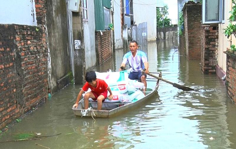 Mưa lớn nhiều ngày qua cùng với mực nước các sông lên cao đã khiến khu vực xã Cấn Hữu, Quốc Oai bị ngập