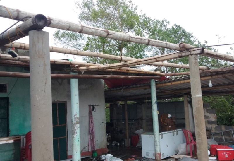 Nhiều nhà dân ở Quảng Bình bị tốc mái do bão số 13 Nhiều nhà dân ở Quảng Bình bị tốc mái do bão số 13