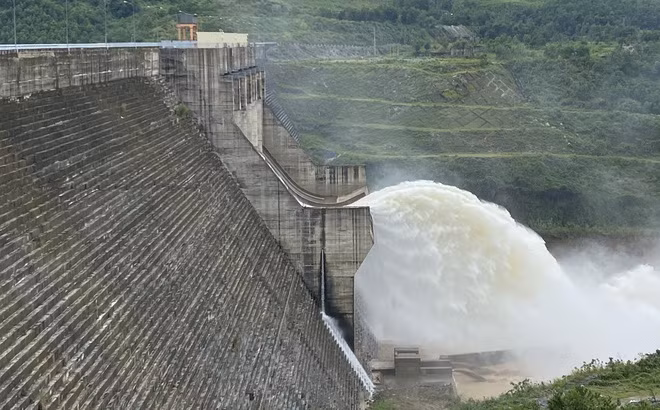 Cố ý tích nước trái phép khi bão số 13 chuẩn bị đổ bộ, thủy điện Thượng Nhật bị đề nghị xử lý nghiêm